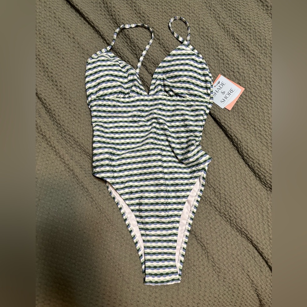 NWT Target Shade & Shore Bathing Suit in Size XS.